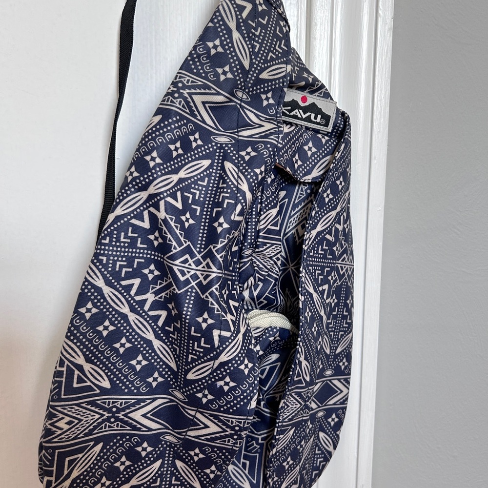 Kavu Navy and Cream Geometric Sling Bag